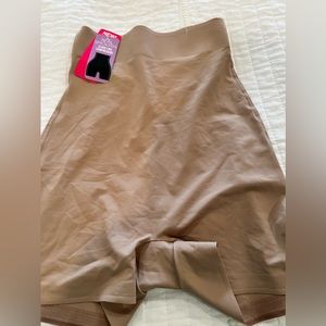 NWT compression shorts